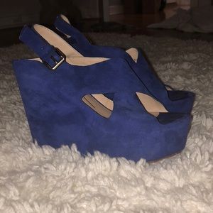 Dolce Vita Wedges Julie cross strap in blue!